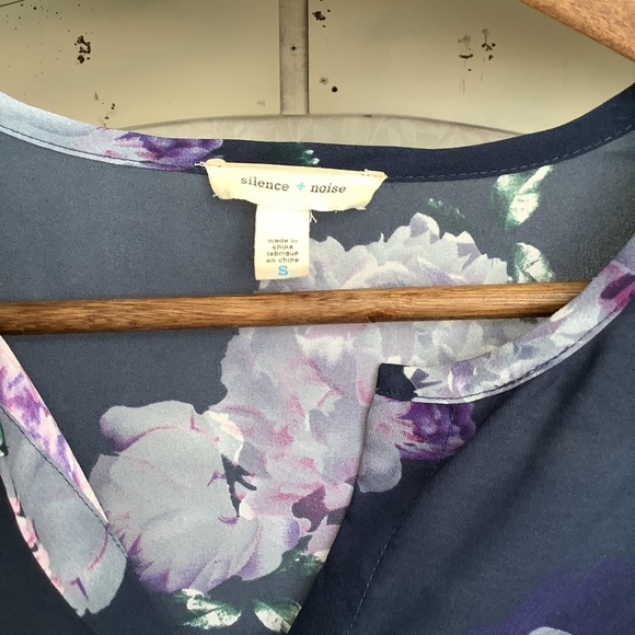 Anthro Floral Blouse - Picture 4 of 5